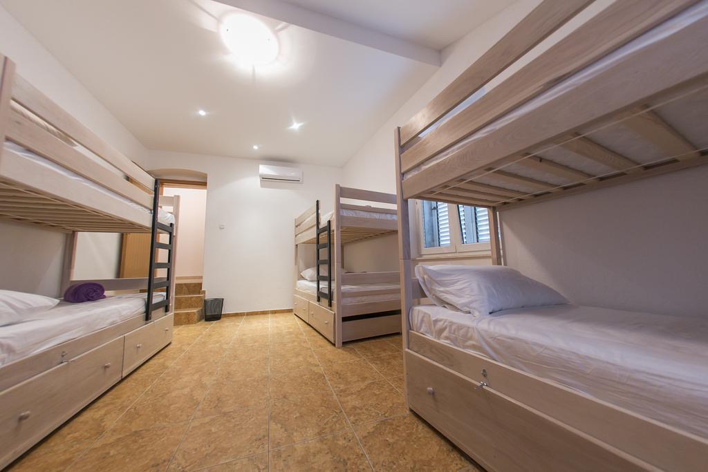 City Hostel Trogir Pokoj fotografie