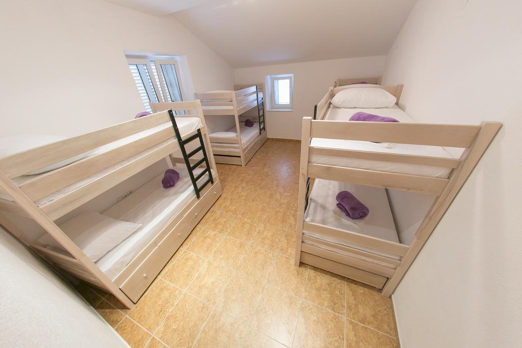 City Hostel Trogir Pokoj fotografie